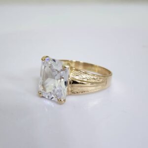 Anillo de Oro con Piedra Blanca Corte Princesa